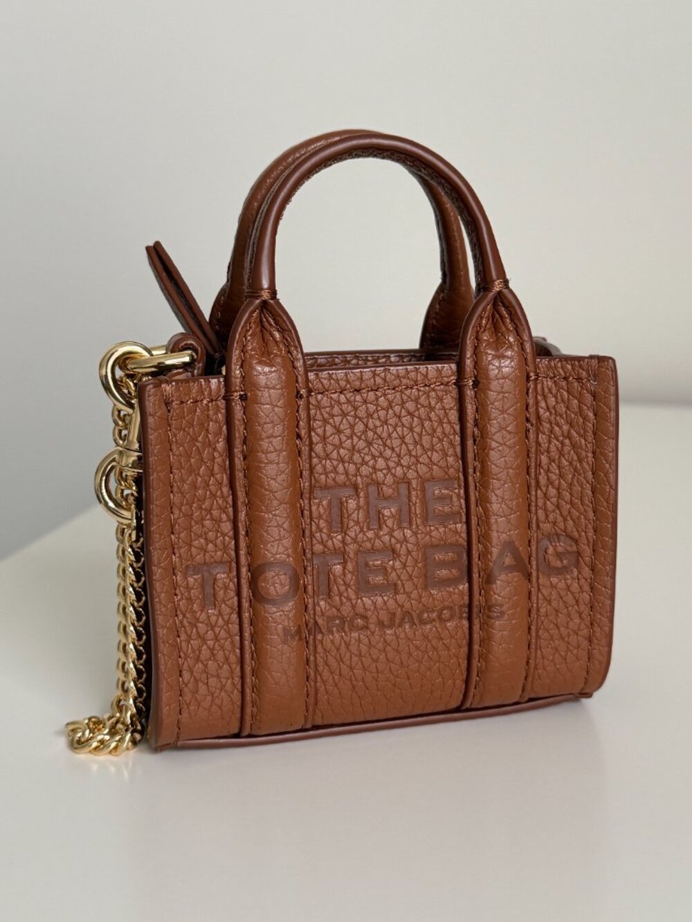 Marc Jacobs The Nano Leather Tote Bag Charm Argan Oil - Picture 2 of 4